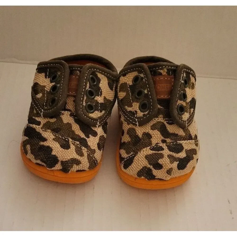 TOMS camouflage baby slip on shoesT3